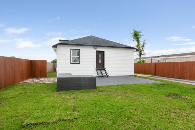 1244 Road 5705, Cleveland, TX 77327