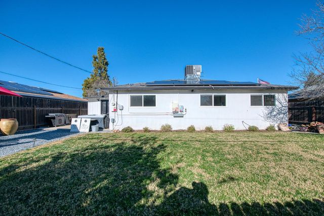 142 9th Street, Clovis, CA 93612