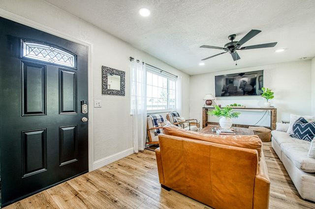 142 9th Street, Clovis, CA 93612