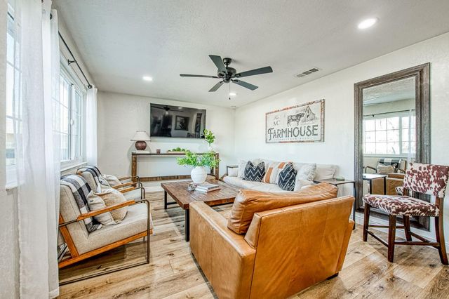 142 9th Street, Clovis, CA 93612