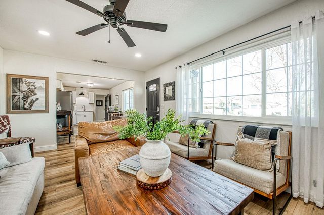 142 9th Street, Clovis, CA 93612