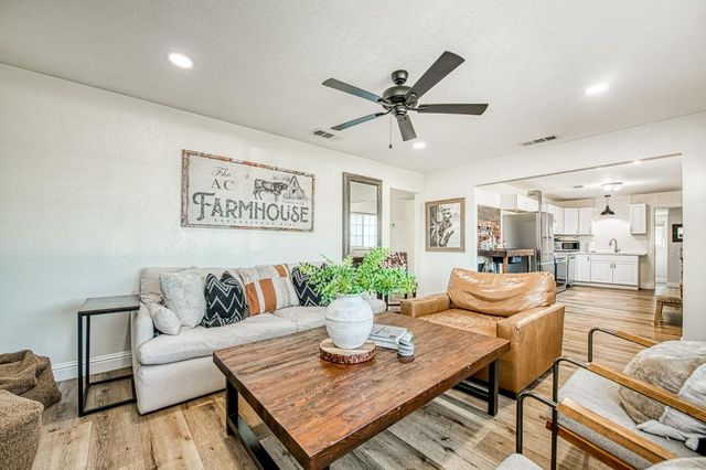 142 9th Street, Clovis, CA 93612