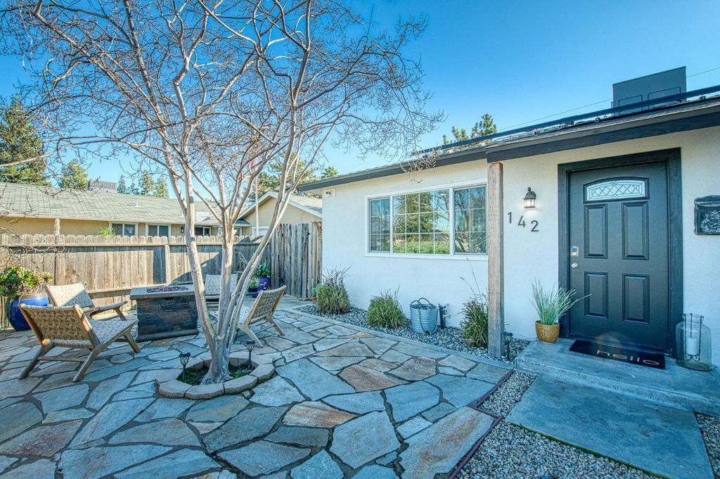 142 9th Street, Clovis, CA 93612
