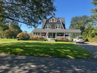 28 S Montgomery Avenue, Bay Shore, NY 11706