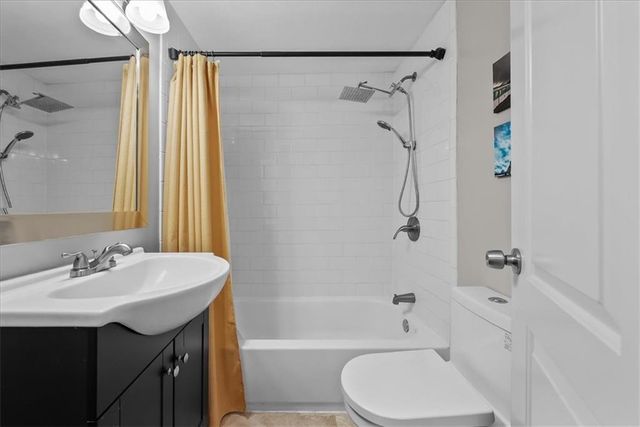 7846 Summit Street, Kansas City, MO 64114