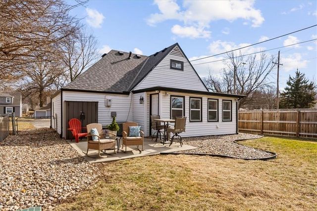 7846 Summit Street, Kansas City, MO 64114