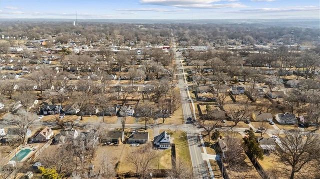 7846 Summit Street, Kansas City, MO 64114