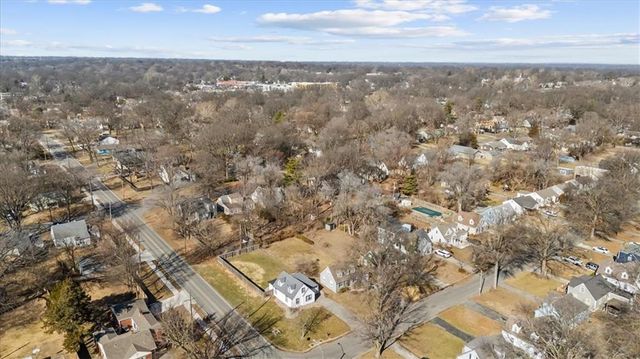 7846 Summit Street, Kansas City, MO 64114