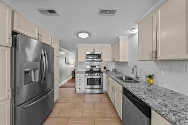 7846 Summit Street, Kansas City, MO 64114