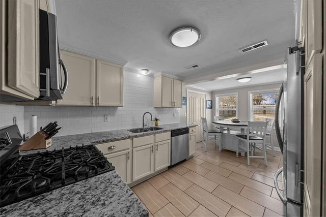 7846 Summit Street, Kansas City, MO 64114