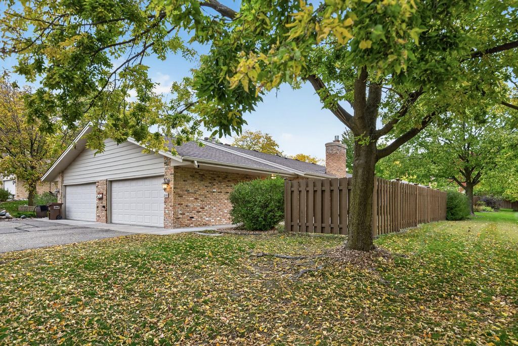 2261 Wildwood Circle, Minnetonka, MN 55305 — exterior