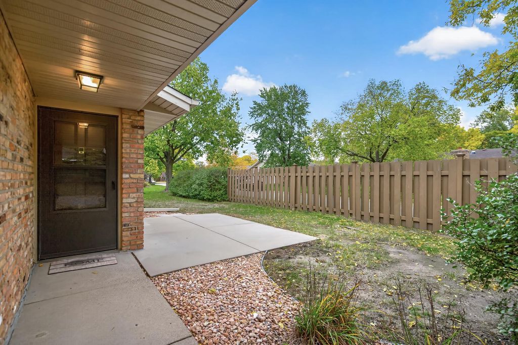 2261 Wildwood Circle, Minnetonka, MN 55305 — photo 3