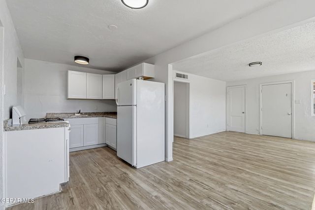 521 BEN SWAIN Drive, El Paso, TX 79915