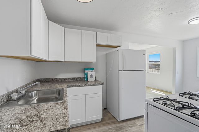 521 BEN SWAIN Drive, El Paso, TX 79915