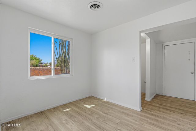 521 BEN SWAIN Drive, El Paso, TX 79915