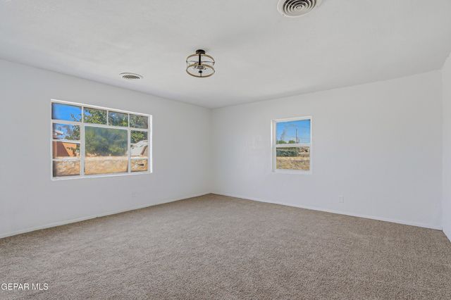 521 BEN SWAIN Drive, El Paso, TX 79915