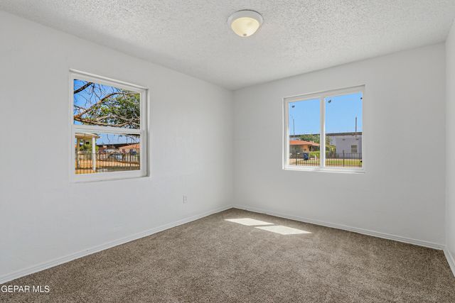 521 BEN SWAIN Drive, El Paso, TX 79915