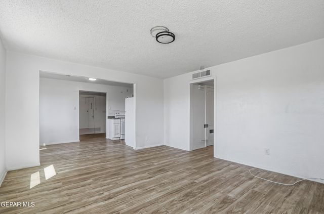 521 BEN SWAIN Drive, El Paso, TX 79915