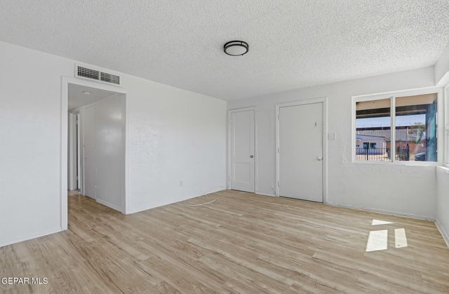 521 BEN SWAIN Drive, El Paso, TX 79915