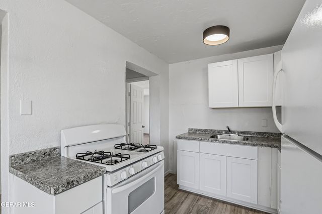 521 BEN SWAIN Drive, El Paso, TX 79915