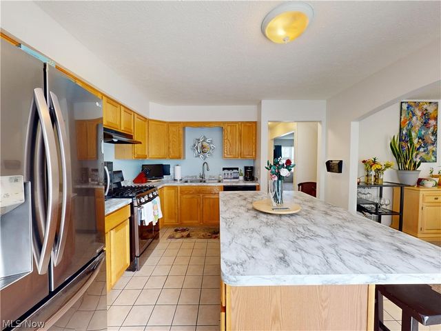 517 Parkside Lane, Tallmadge, OH 44278