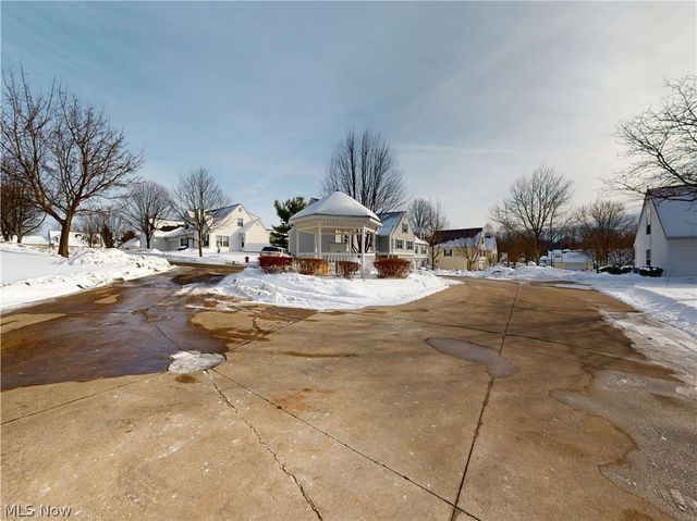 517 Parkside Lane, Tallmadge, OH 44278