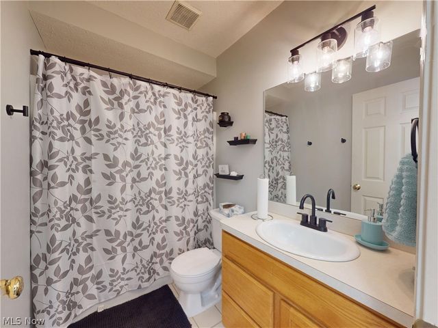 517 Parkside Lane, Tallmadge, OH 44278