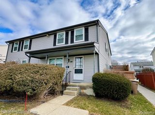 16 Greenwoode Lane, Pontiac, MI 48340