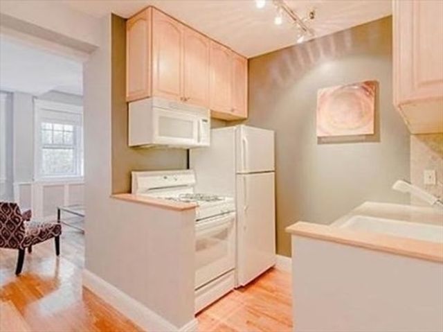 2001 Commonwealth Ave 2, Boston, MA 02135