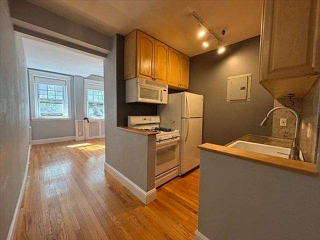 2001 Commonwealth Ave 2, Boston, MA 02135