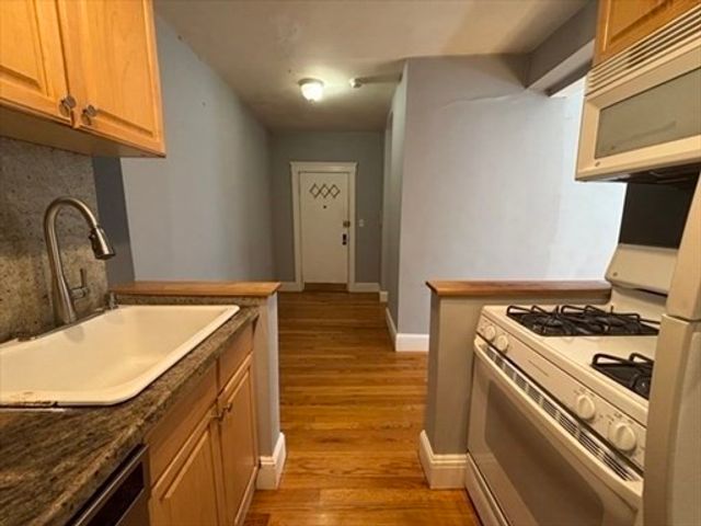 2001 Commonwealth Ave 2, Boston, MA 02135