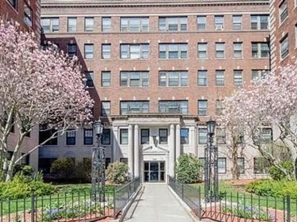 2001 Commonwealth Ave 2, Boston, MA 02135