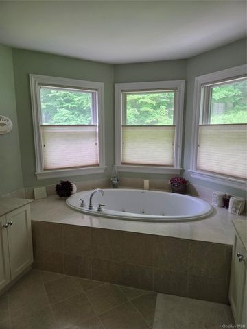 170 Watch Hill Road, Cortlandt Manor, NY 10567