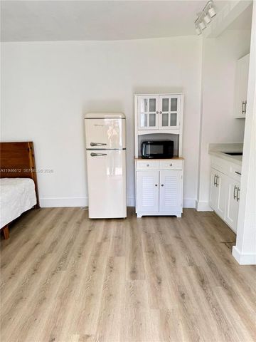 541 E 38th St E, Hialeah, FL 33013