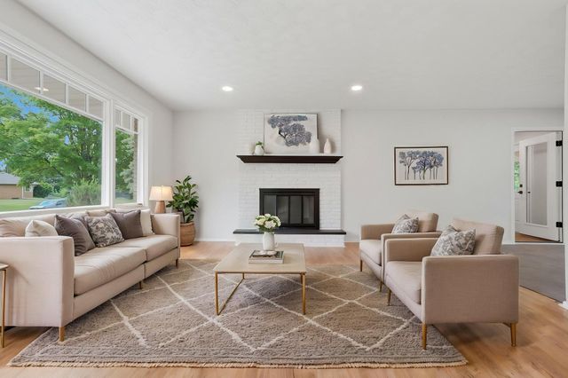 2618 Southlawn Drive, Maplewood, MN 55109