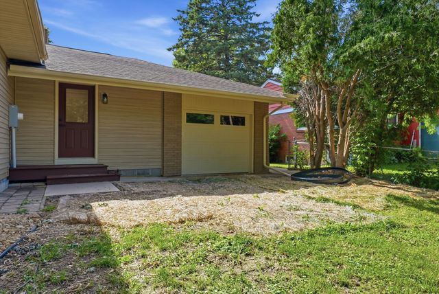 2618 Southlawn Drive, Maplewood, MN 55109