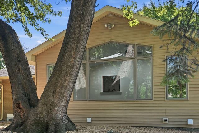 2618 Southlawn Drive, Maplewood, MN 55109