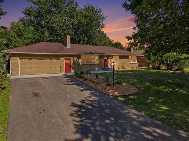 2618 Southlawn Drive, Maplewood, MN 55109