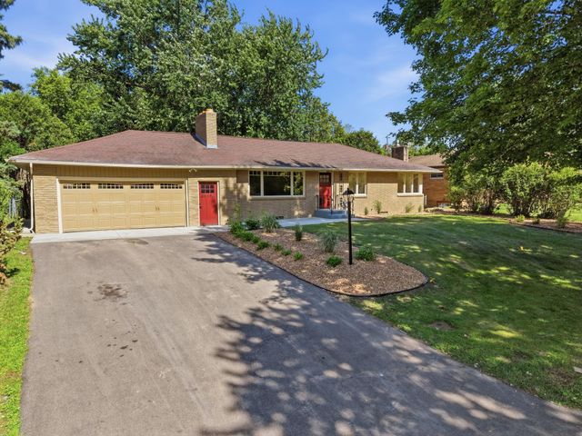 2618 Southlawn Drive, Maplewood, MN 55109
