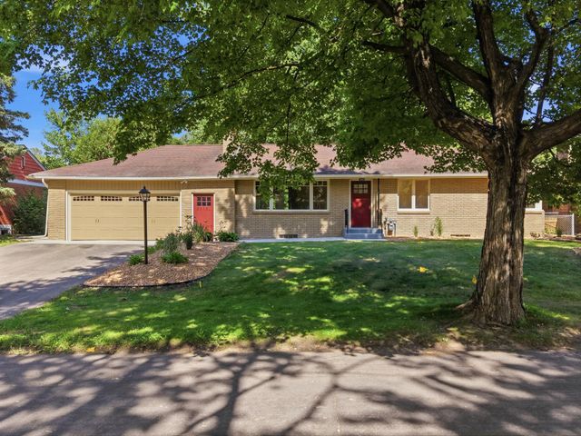 2618 Southlawn Drive, Maplewood, MN 55109