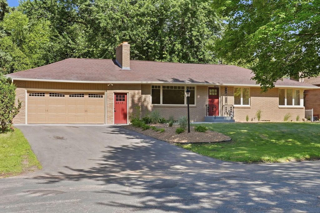 2618 Southlawn Drive, Maplewood, MN 55109