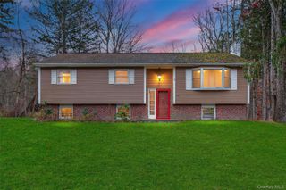 12 Robert Drive, Hyde Park, NY 12538