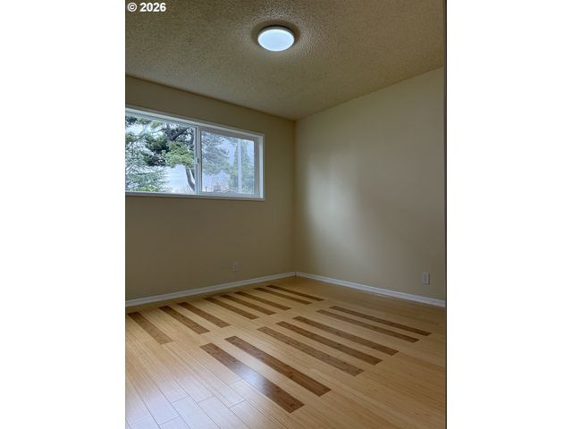 5270 Sw 182ND Ave, Beaverton, OR 97078