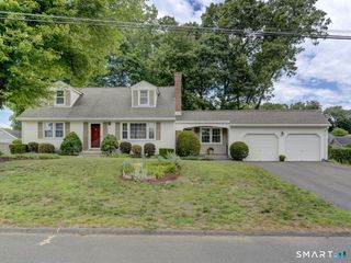 8 Circle Drive, Enfield, CT 06082