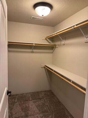 912 Stonewater Drive, Eagle Point, OR 97524