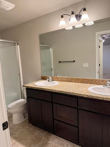 912 Stonewater Drive, Eagle Point, OR 97524