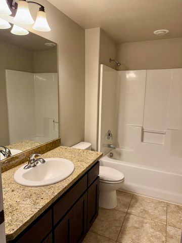 912 Stonewater Drive, Eagle Point, OR 97524