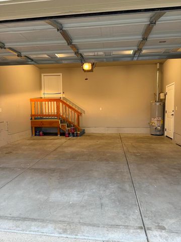 912 Stonewater Drive, Eagle Point, OR 97524