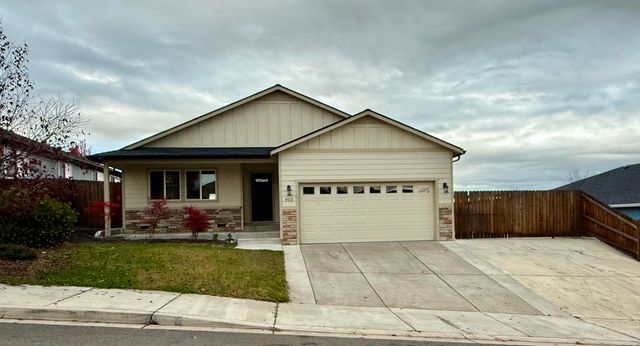 912 Stonewater Drive, Eagle Point, OR 97524