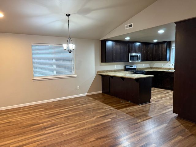 912 Stonewater Drive, Eagle Point, OR 97524